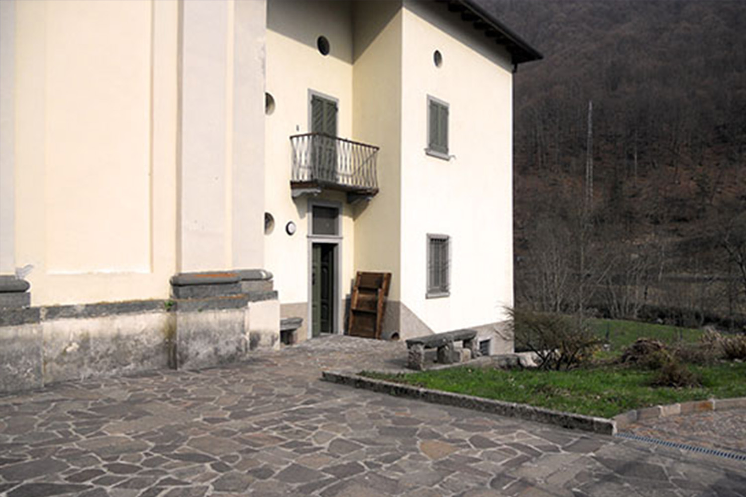 Esterno 3